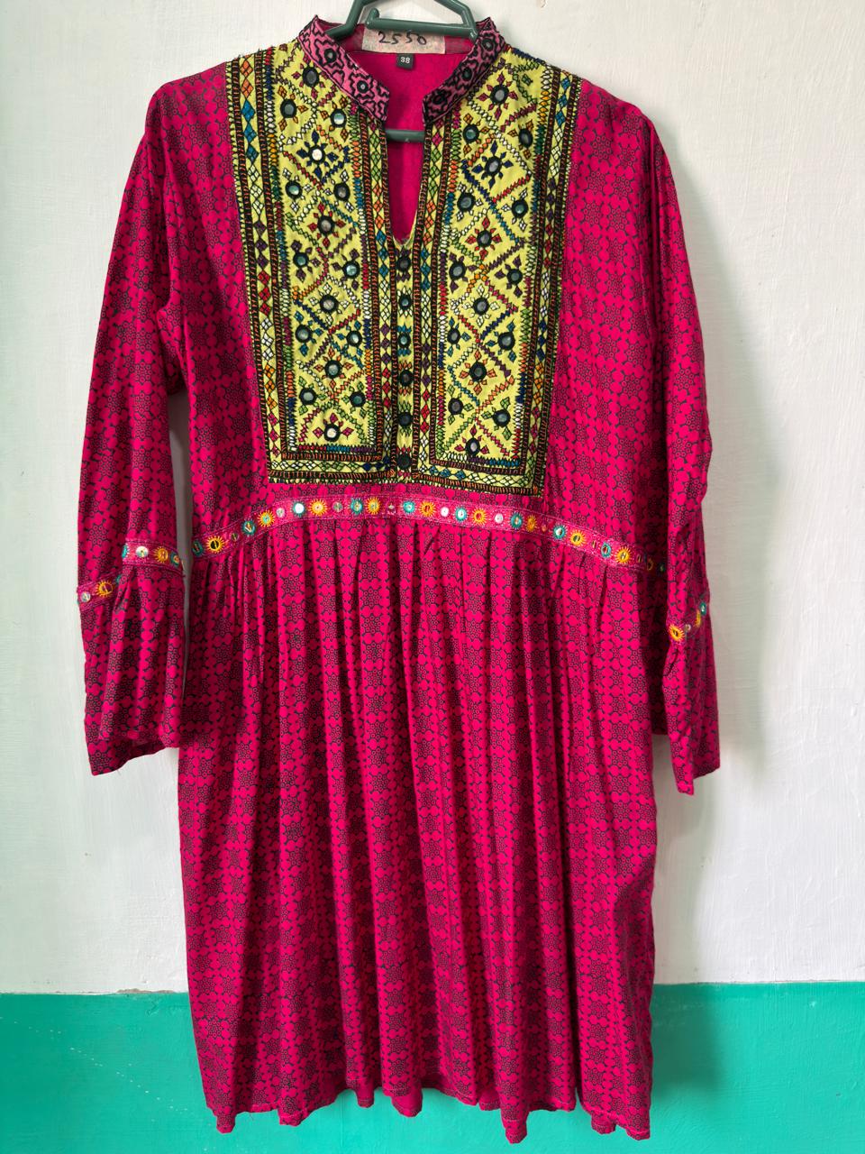 Sindhi kurta in magenta and green