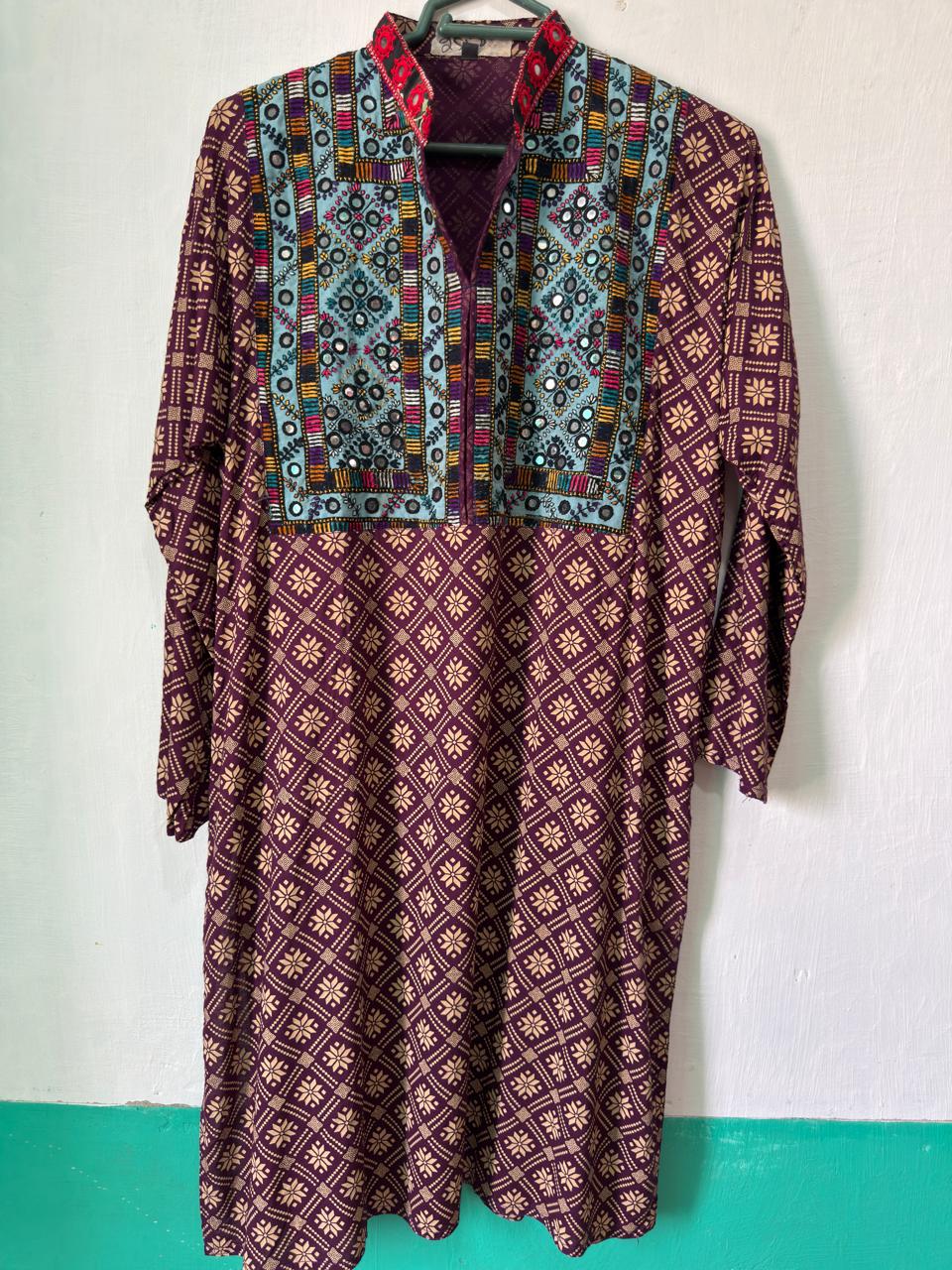 Sindhi kurta in maroon and teal